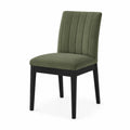 Sedia in velluto verde con struttura in legno