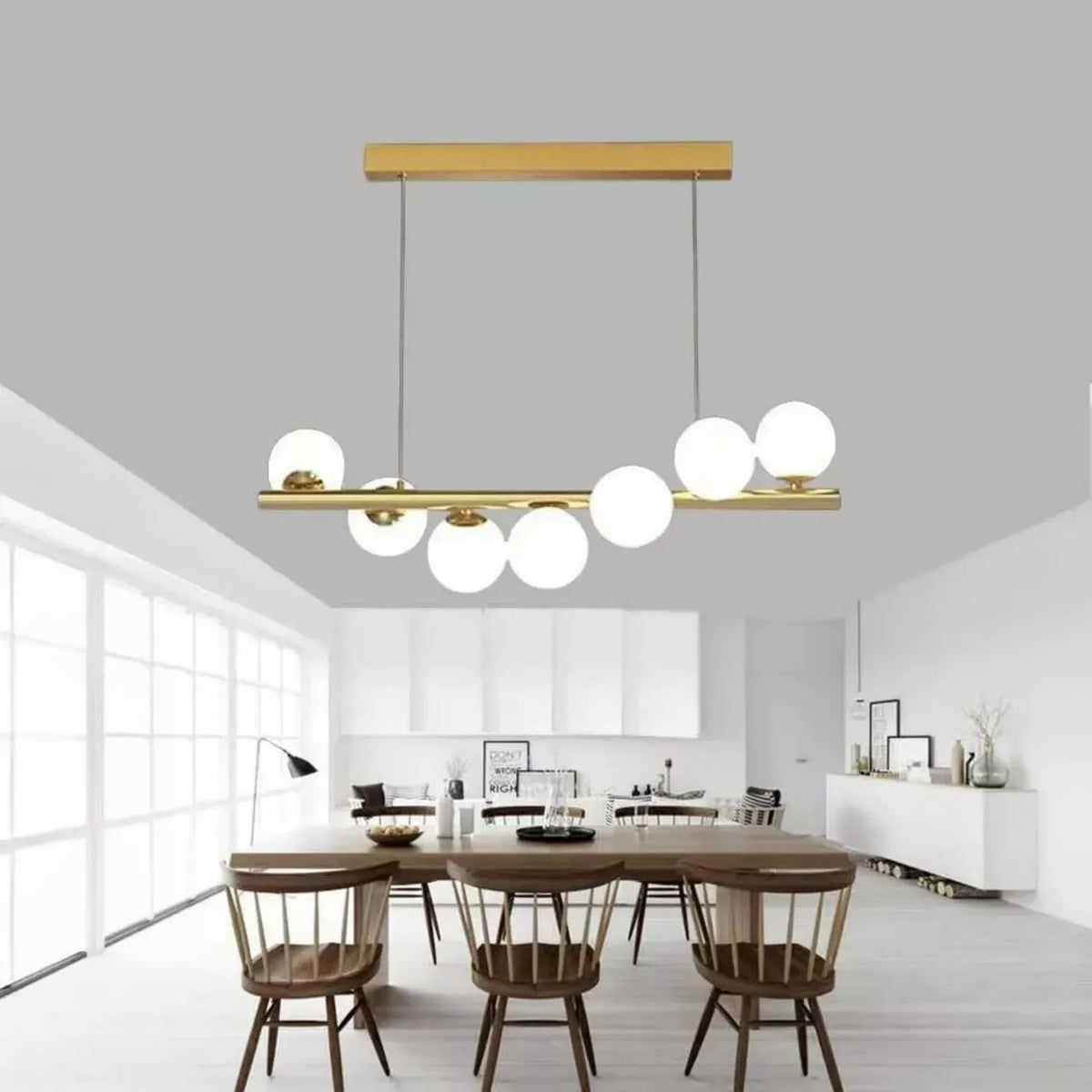 Lampadario moderno a sospensione con 7 sfere bianche e dettagli bronzo, attacco G9